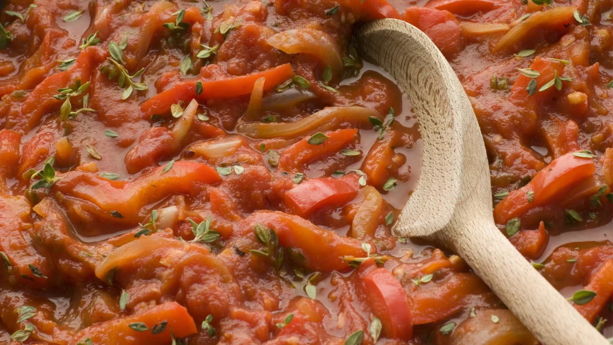 Pipérade — Recette régionale de Nouvelle-Aquitaine 🍅 