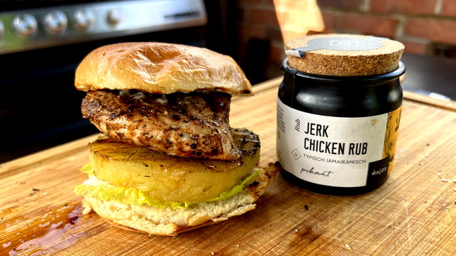 Image of Jerk Chicken Burger mit karamellisierter Ananas