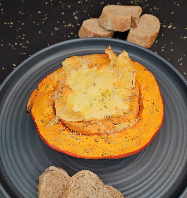 Image of Ofenkäse im Hokkaido-Kürbis