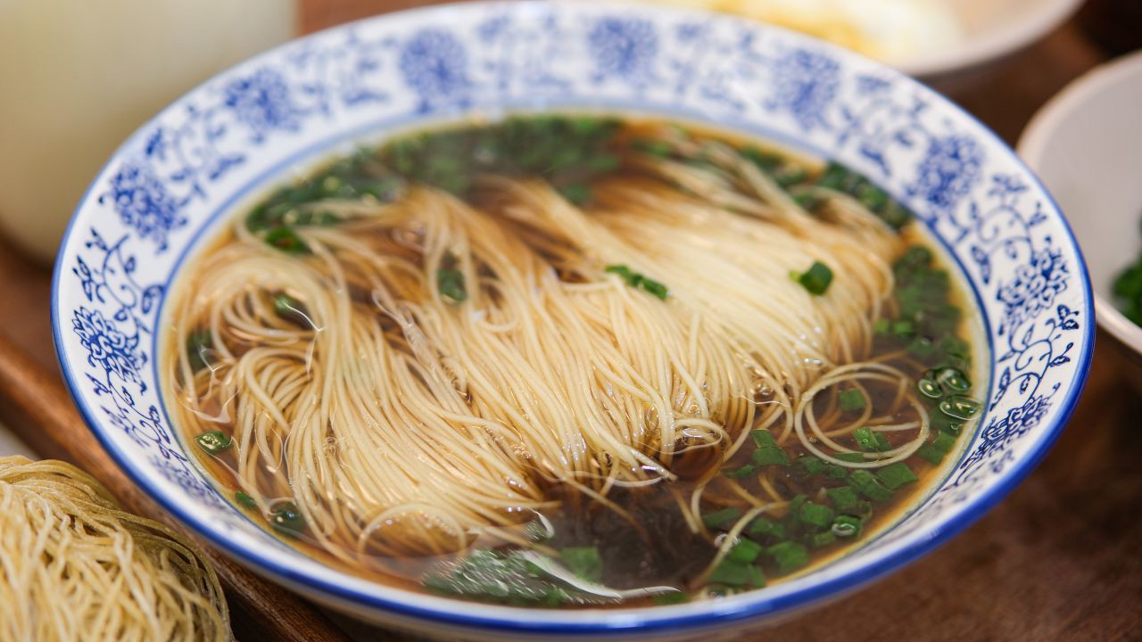 Image of The Easiest Chinese Noodle Soup Recipe | 5 Minutes & 4 Ingredients