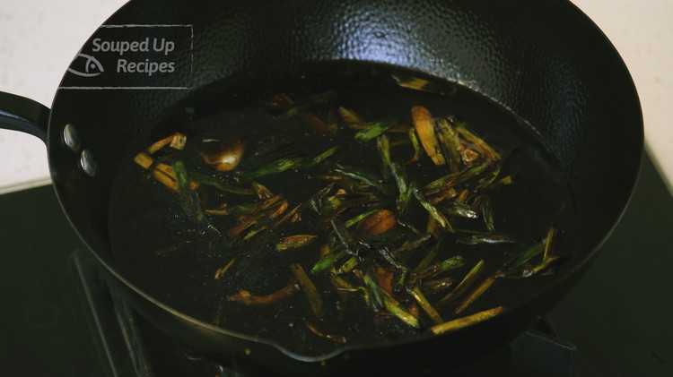 Image of Add 3 tbsp of soy sauce, pour in 3 cups of water, and bring it to a boil. It will be better if you use stock, but it is not necessary because Yang Chun Mian is supposed to be simple.