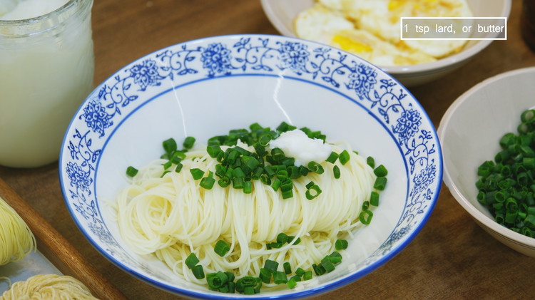 Image of Transfer the noodles into your serving bowl, sprinkle the reserved diced scallions, and top 1 tsp of lard for each serving in addition to enhance the creamy and rich taste.