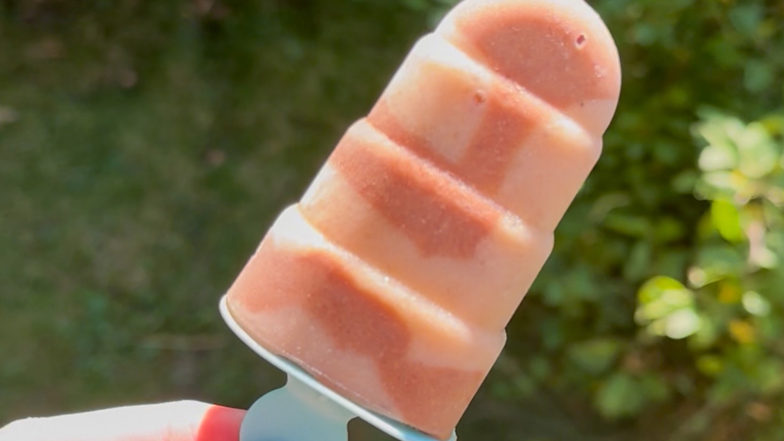 Image of Zweifarbiges Bananen-Schoko-Eis