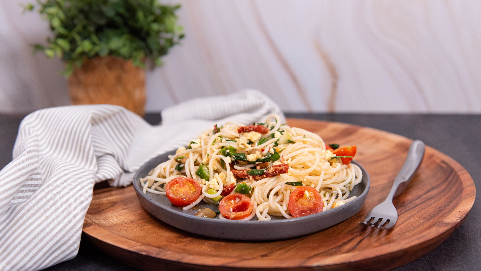 Image of GARLIC AND OLIVE OIL PASTA