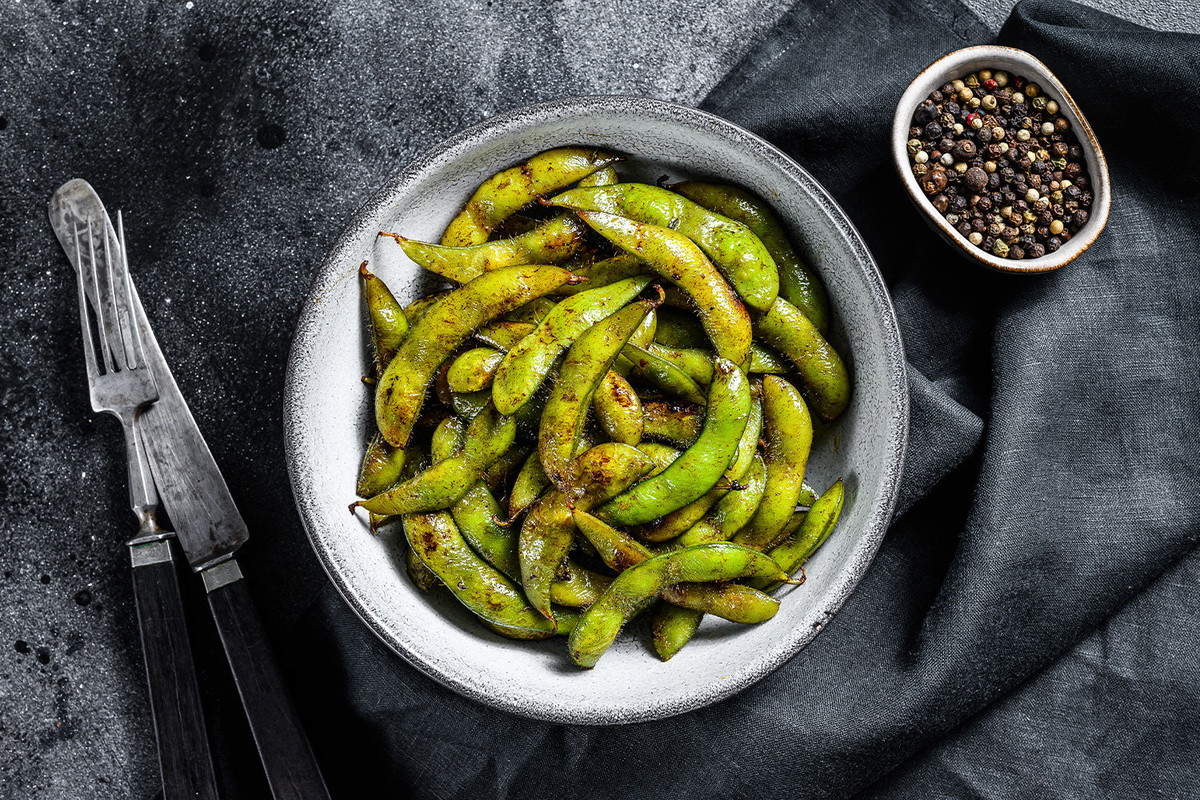 How to cook edamame: stir-fried with garlic and soy sauce