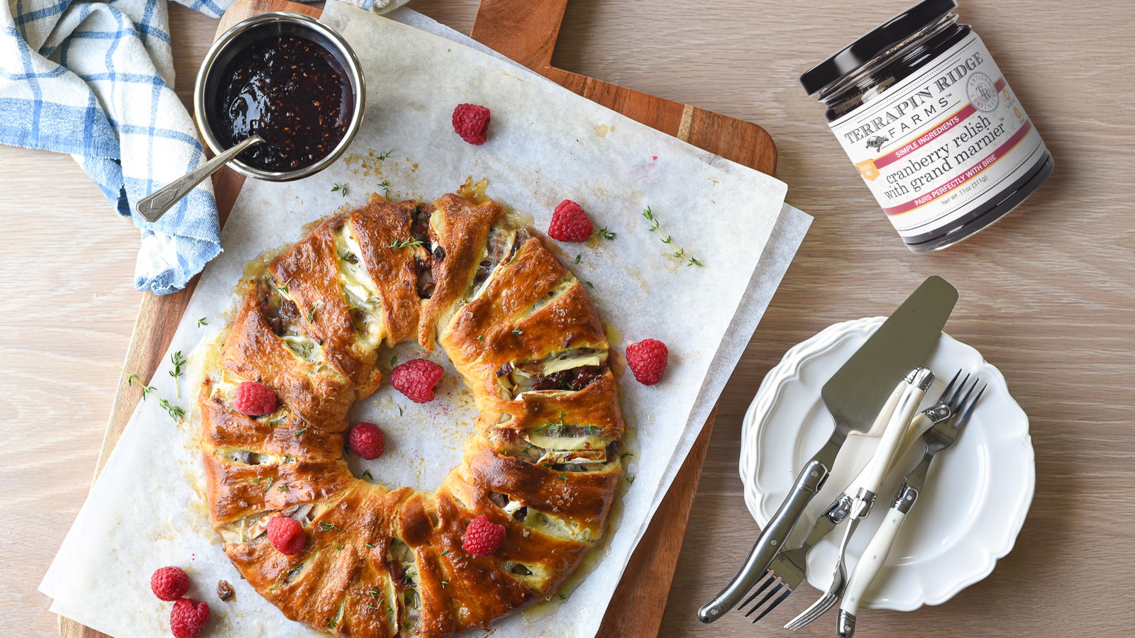 Image of Pear & Brie Wreath with Cranberry Relish with Grand Marnier