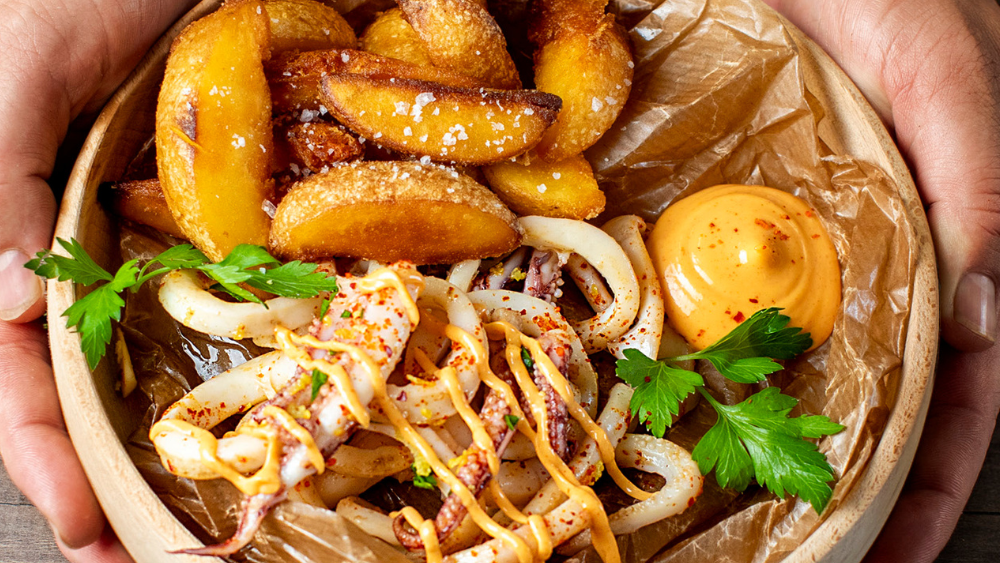 Image of Blæksprutte med chilimayo og sprøde kartofler