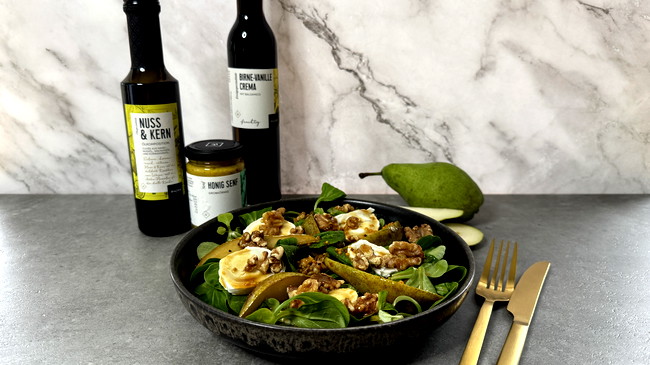 Image of Feldsalat mit karamellisierten Birnen und Ziegenkäse