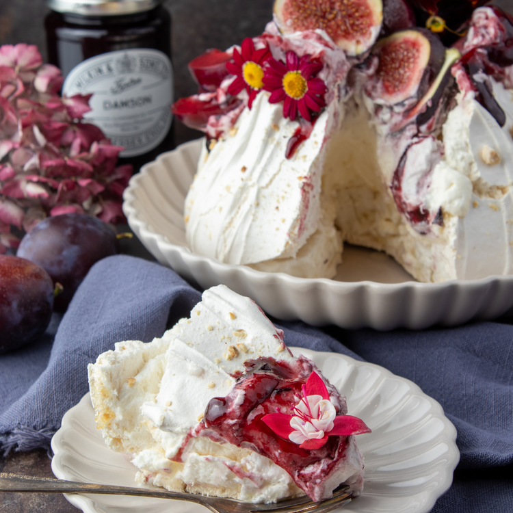 Image of Arrange the sliced fruits on top of the cream and garnish with
edible flowers.