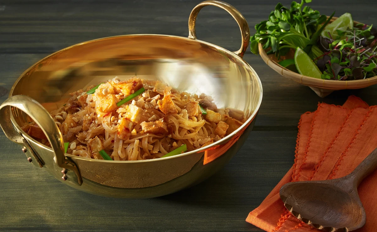 Easy Vegetarian Pad Thai with Tofu