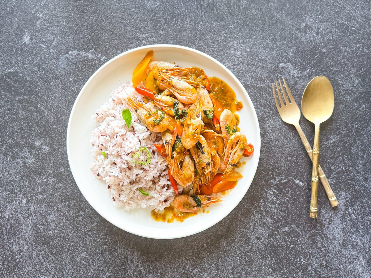 Quick & Easy Stir Fry Shrimp with Holy Basil and Garlic