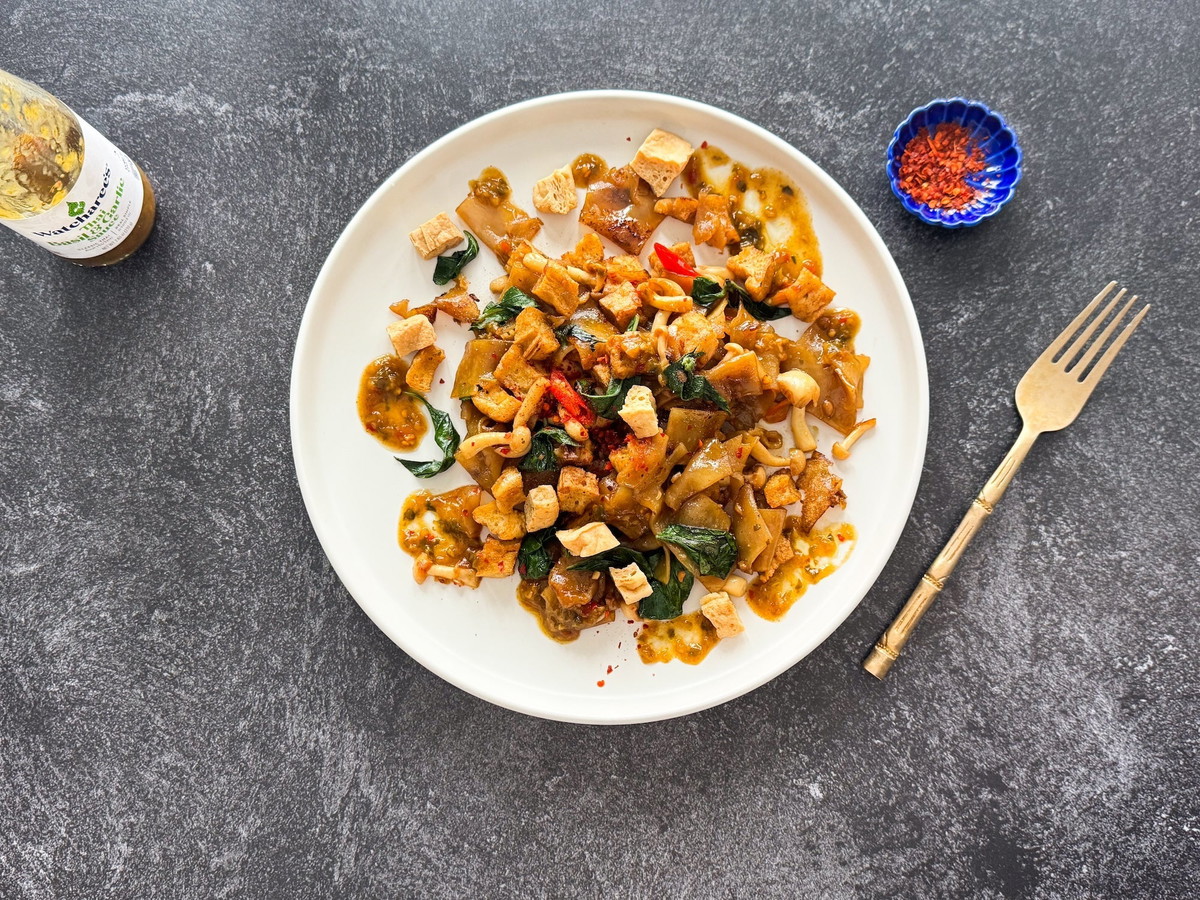 Drunken Noodles with Crispy Tofu