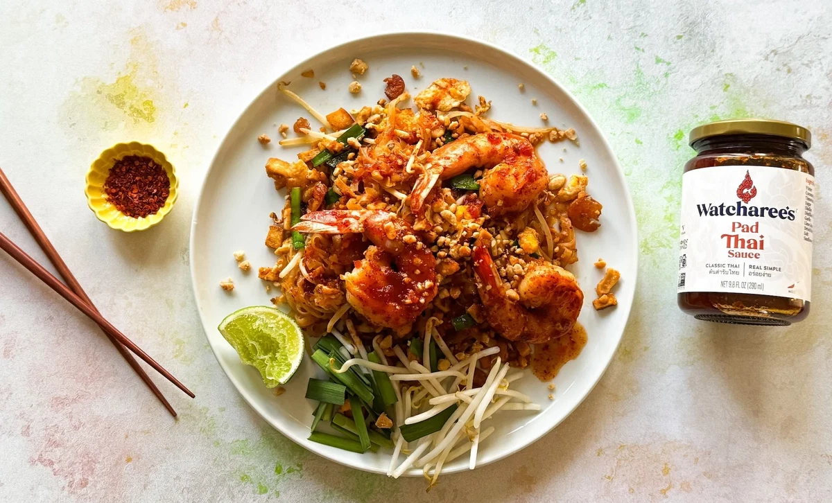 Authentic Shrimp Pad Thai Recipe (Easy 20-Minute Dinner)