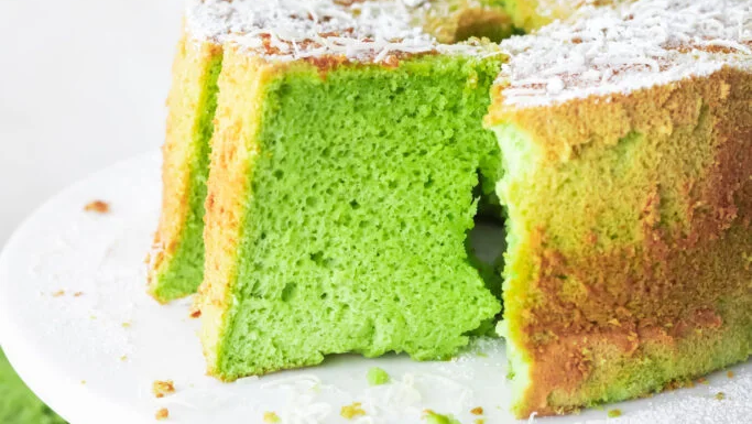 Fluffy Pandan Chiffon Cake Recipe (Using Pandan Extract)
