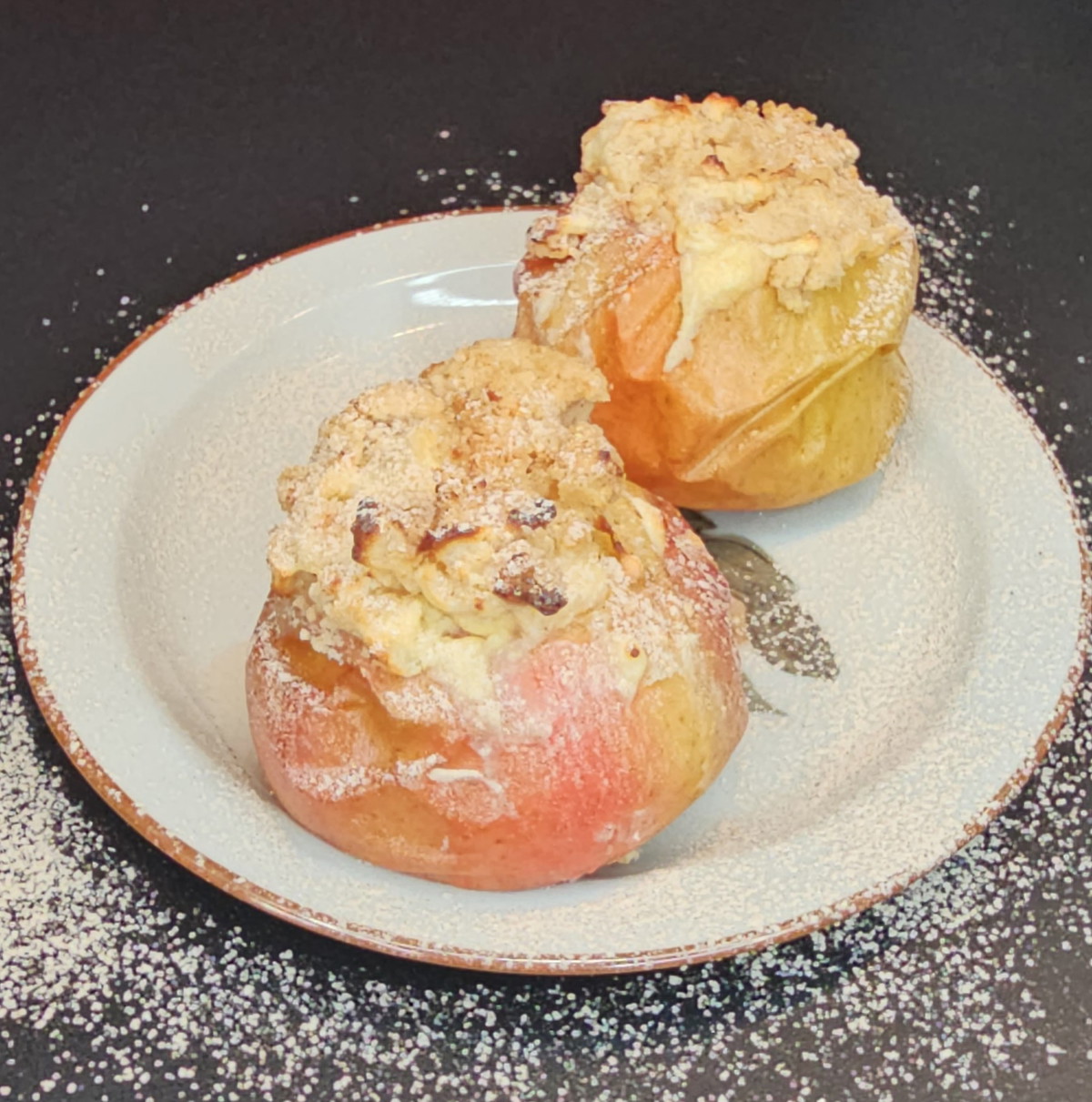 Käsekuchen im Apfel mit Streuseln