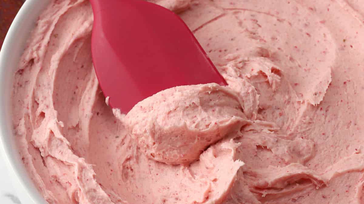 How to Make Strawberry Frosting with Oil Soluble Extract