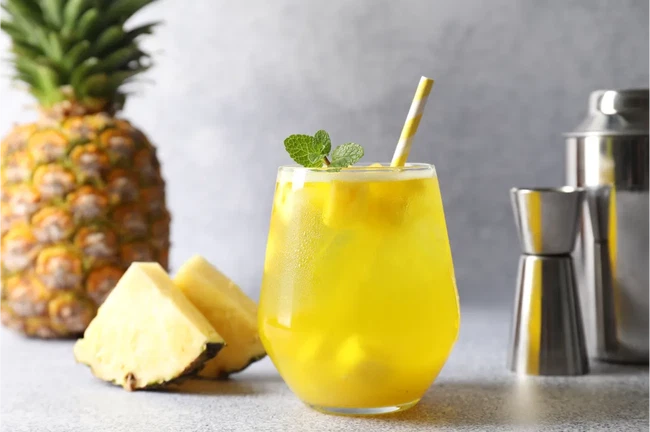 Image of How to Mix the Perfect Pineapple Rum Punch