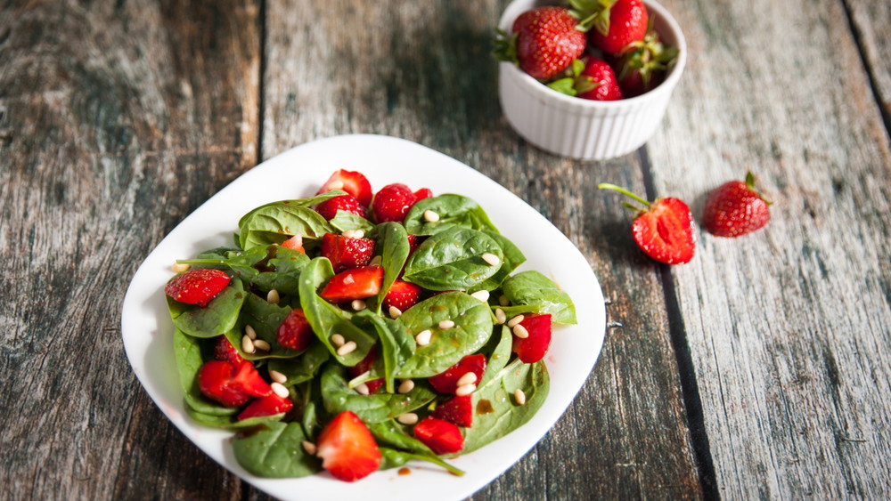 Image of Spinach and Strawberry Salad with Basil, Mint Dressing