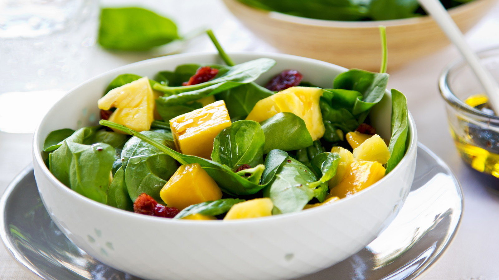 Image of Spinach and Mango Salad with Parsley Mustard Dressing