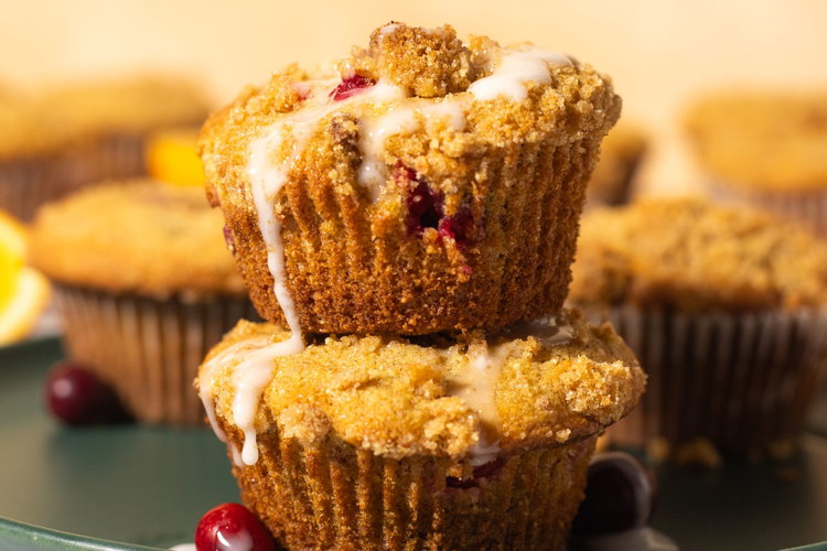 Image of Sprinkle the crumble on top of the muffins.