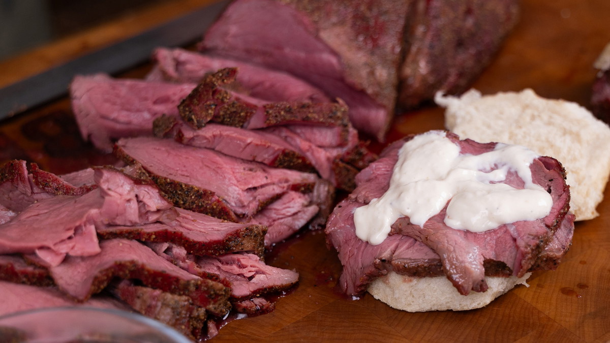 Image of Smoked Beef Tenderloin Sliders (with creamy horseradish aioli)