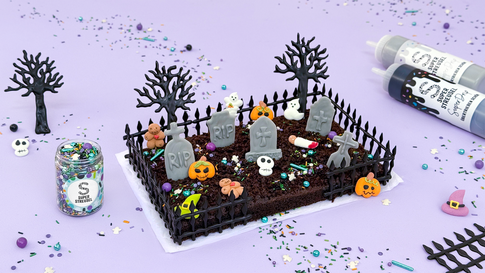 Griezelige begraafplaats-brownie met decoratie
