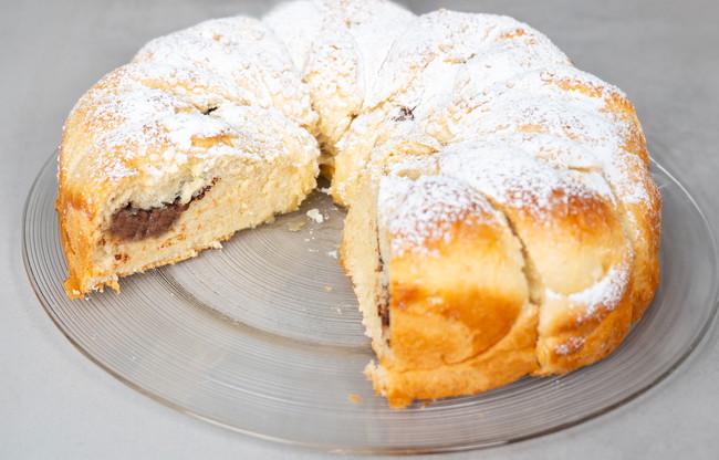 Image of Nuss-Nougat-Hefekranz