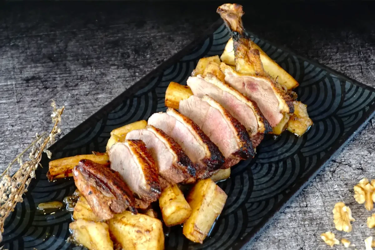 Gegrillte Ente vom Drehspieß