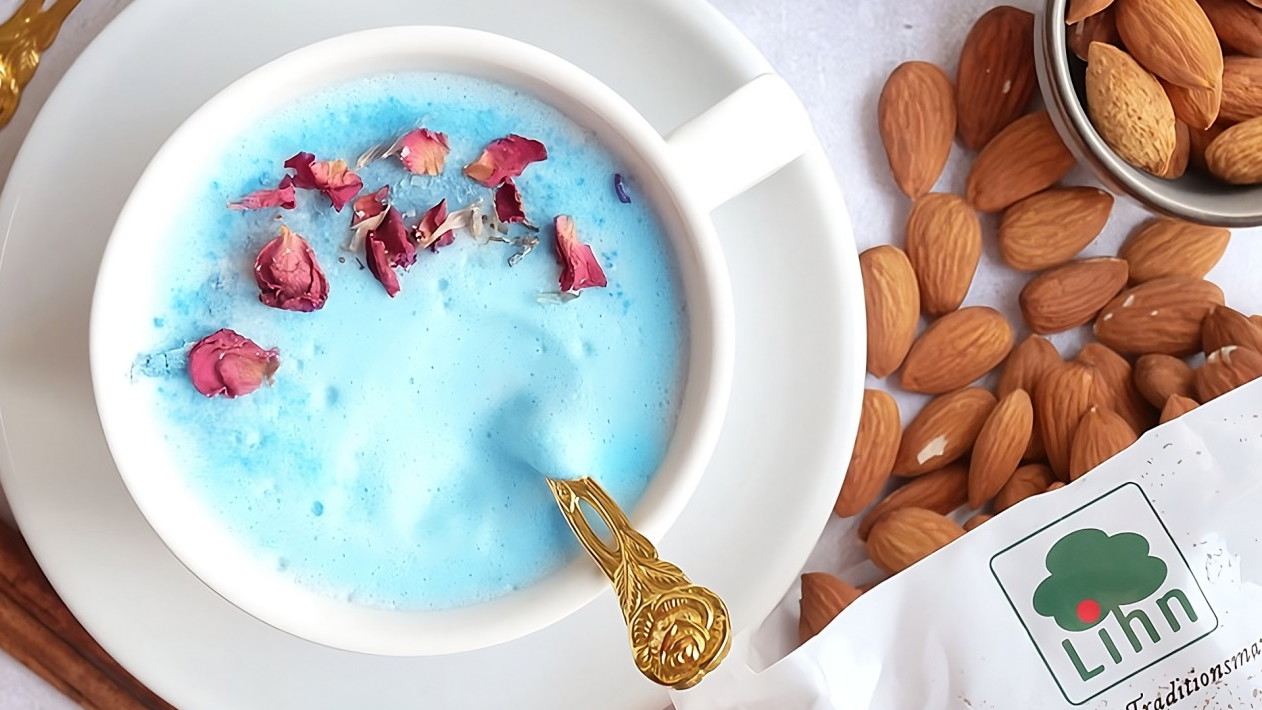 Image of Moon Milk mit selbstgemachtem Mandeldrink