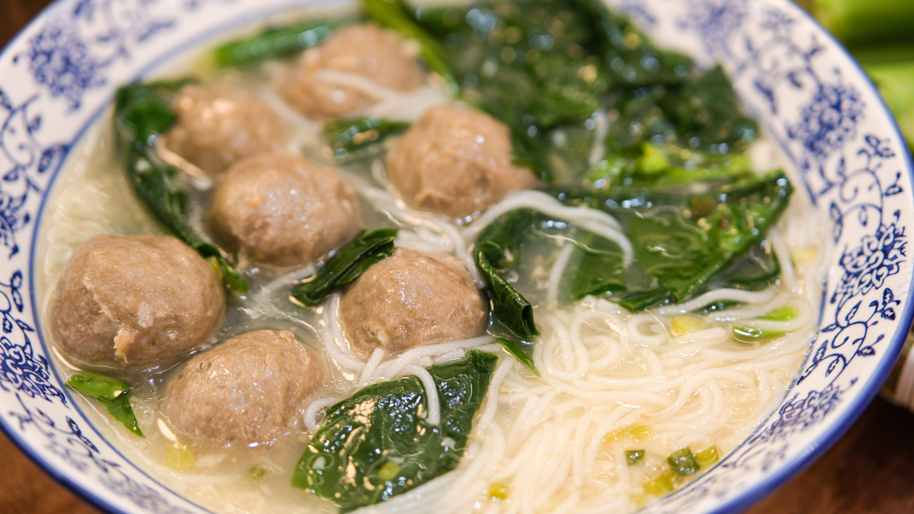 Image of Chinese Broccoli Meatball Noodle Soup (芥蓝牛肉丸粉丝汤)