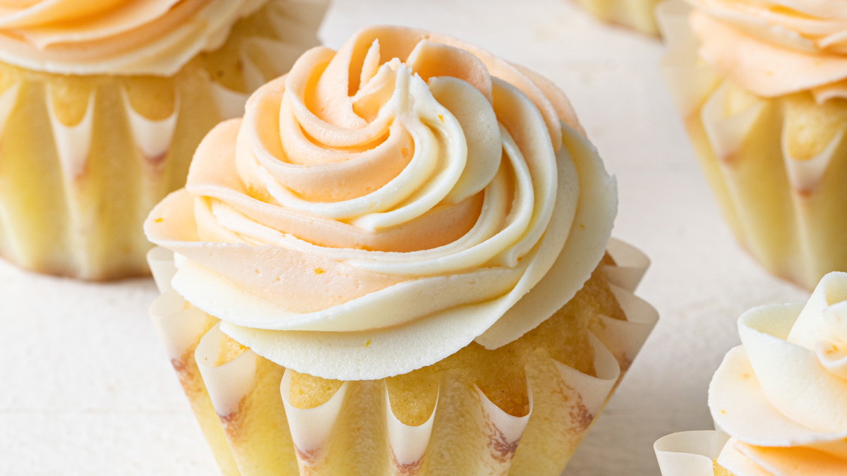 Zesty Oil-Soluble Orange Creamsicle Cupcakes — (Creamsicle Flavoring Extract)