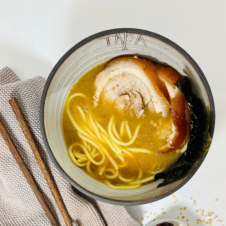 Image of Toppings vorbereiten:Chashu kurz anbraten oder im Ofen erwärmen.Ei halbieren, Menma,...
