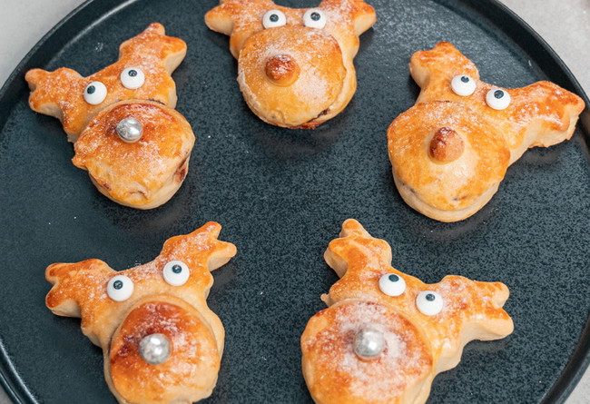 Image of Gefüllte Hefeteigrentiere