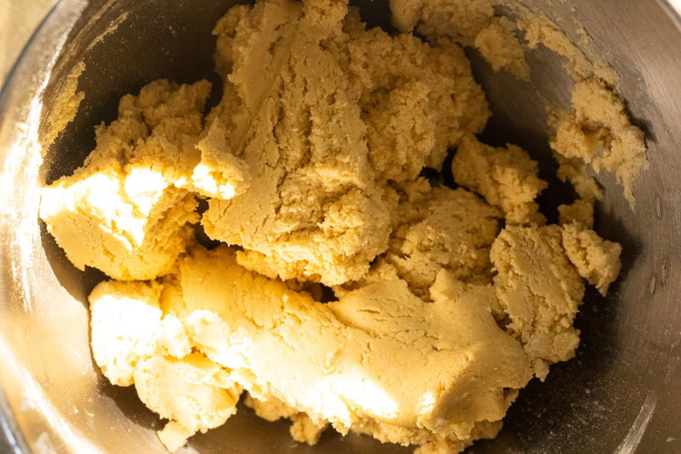 Image of Add in flour mixture