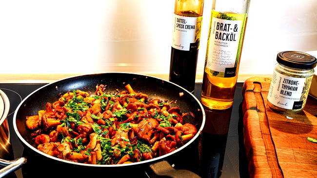 Image of Pfifferlinge in der Pfanne mit Drillinge & Crème Fraîche Dip