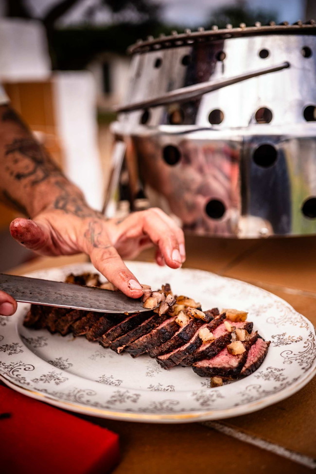 Image of Menorquinisches Entrecôte mit knusprigem Fettrand vom Petromax Atago