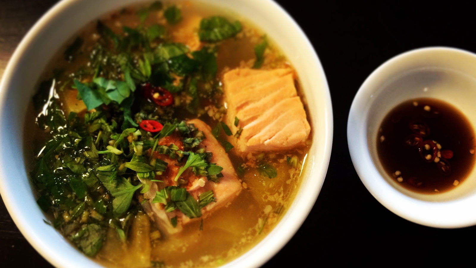 Image of Soupe cambodgienne au poisson (Samlor Machu Trey)