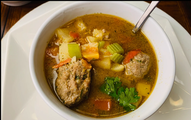Caldo de Albóndigas