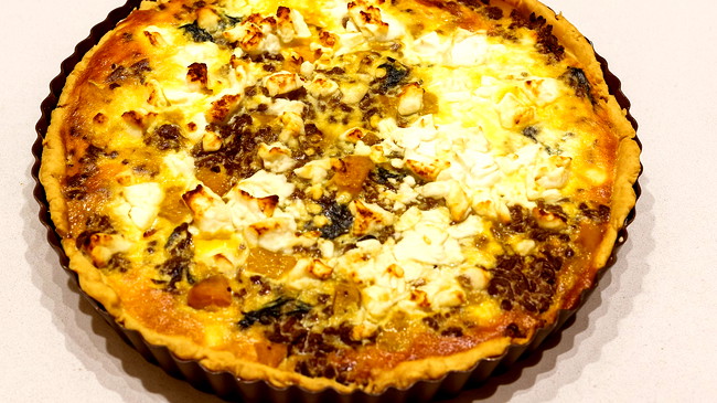 Image of Kürbistarte mit Hackfleisch, Babyspinat und Feta