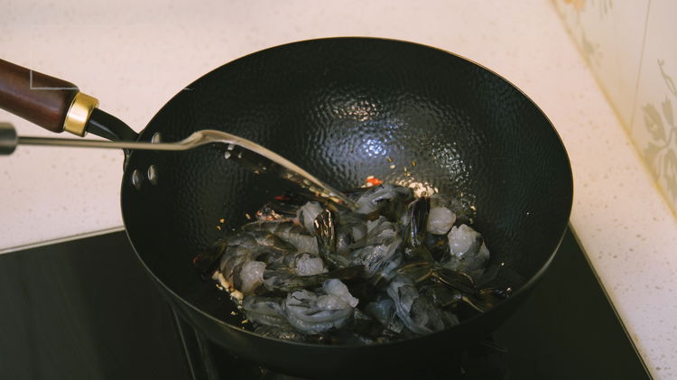 Image of Preheat a wok on high for 20-30 seconds. Add a...