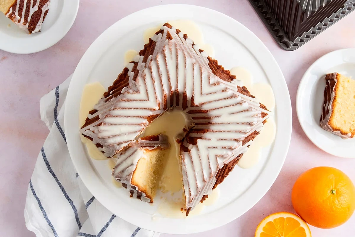 Bizcocho Bundt de naranja y cardamomo con aceite de oliva