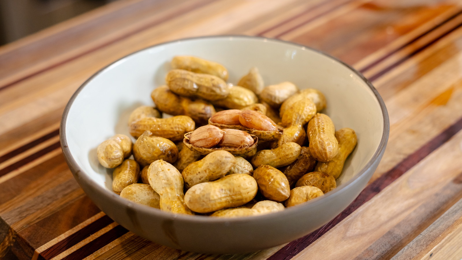 Image of Hot Boiled Peanuts (How to get rid of a lot of old hot sauce)