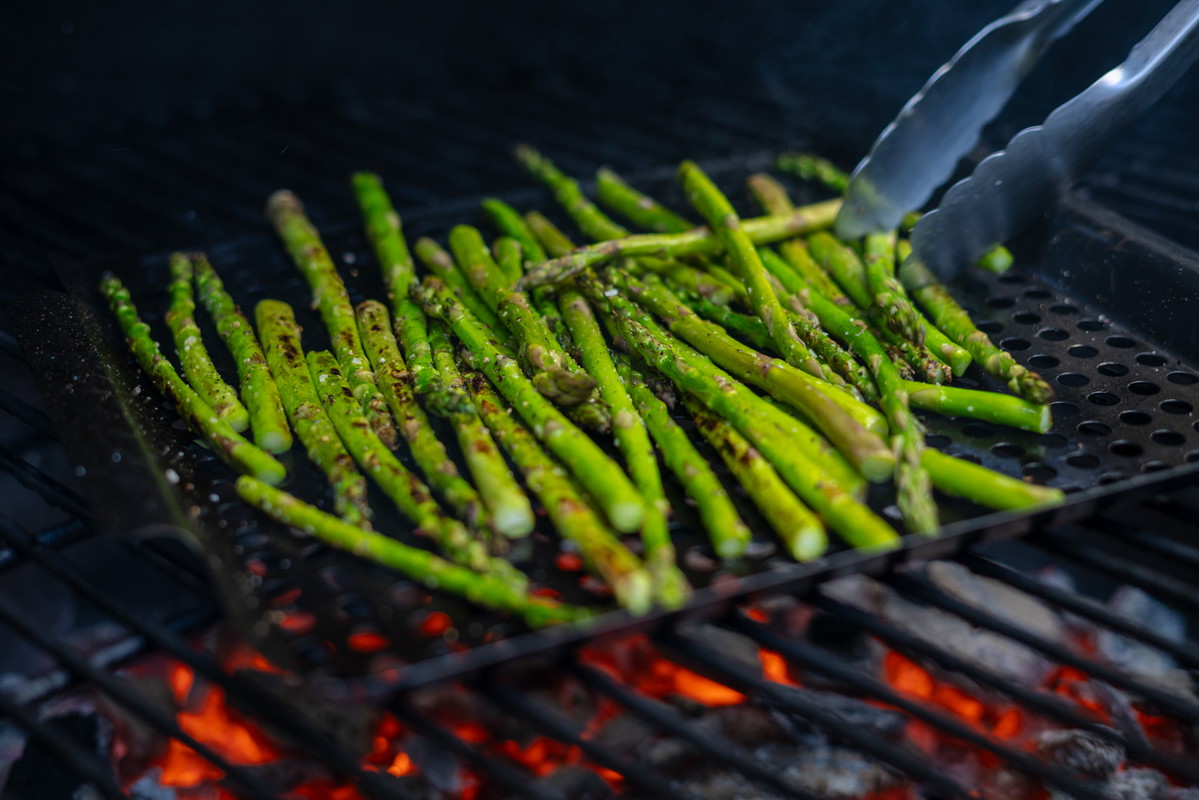 Simple Grilled Asparagus (BGE) 
