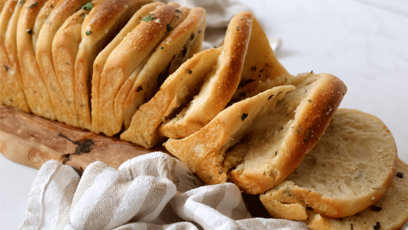 Sourdough-garlic-pull-apart-loaf