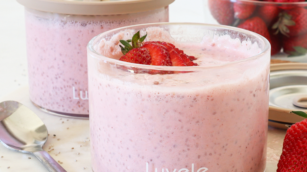 Image of Strawberry yogurt chia pudding (Paleo & Vegan)