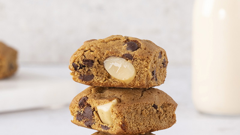 Image of Nutty Blondies with Brazil Nuts & Dark Chocolate