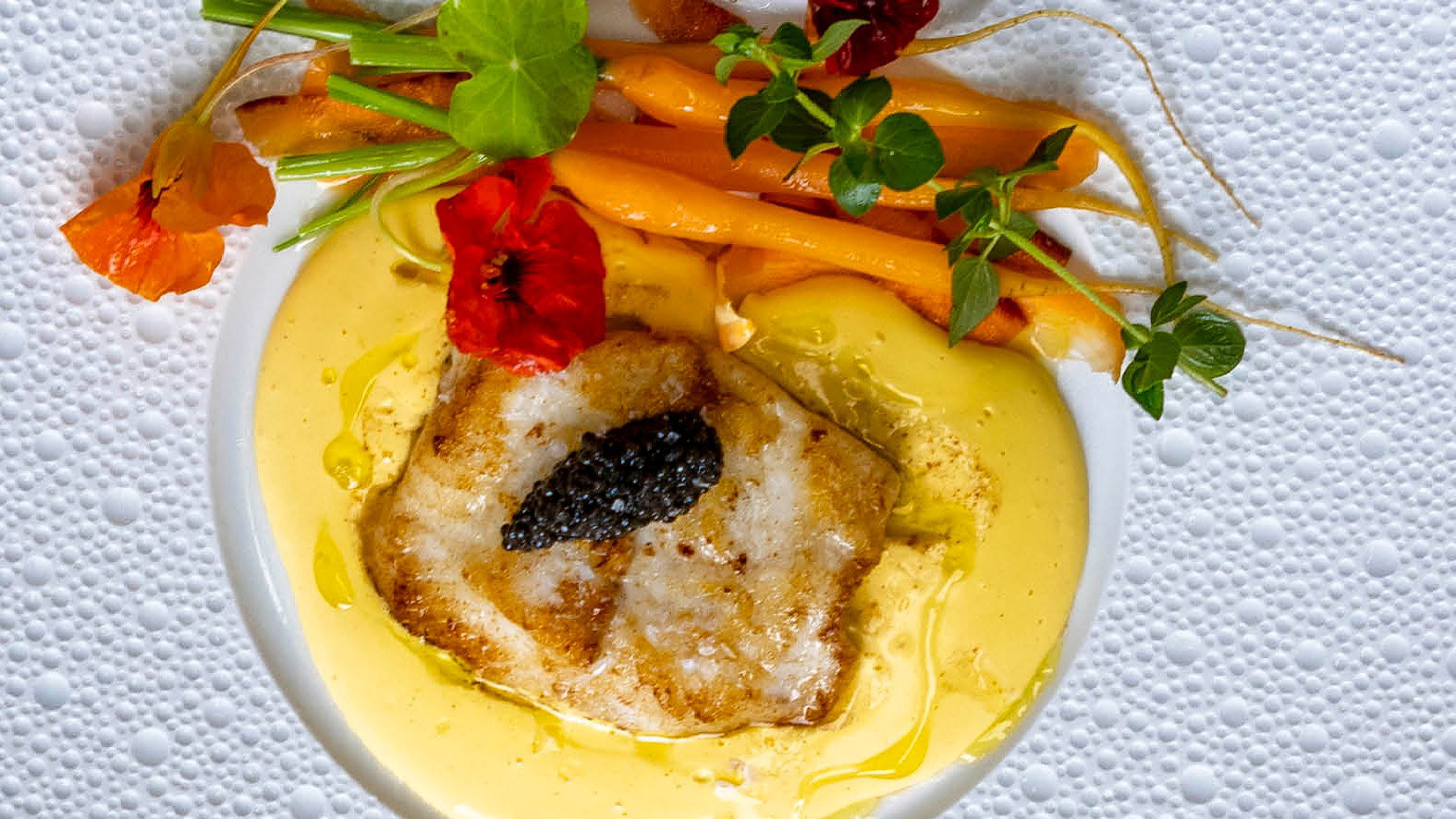 Image of Stegt pighvar - med champagne hollandaise