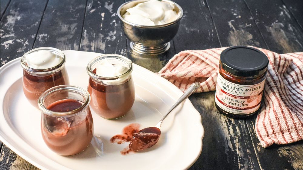 アンラーブ　ホットクリーム Easy Chocolate Pots de Crème with Raspberry Amaretto Jam
