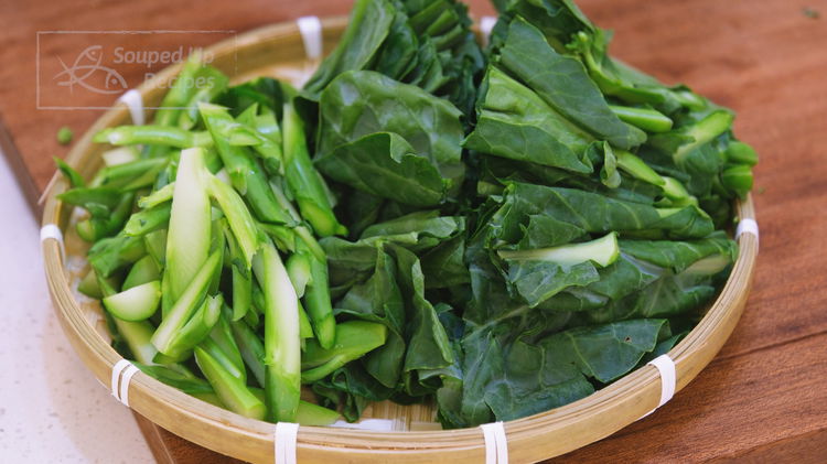 Image of Separate the Gailan leaves and the stems; slice the stems...