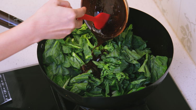 Image of Add the gailan leaves and pour in the sauce. Continue...